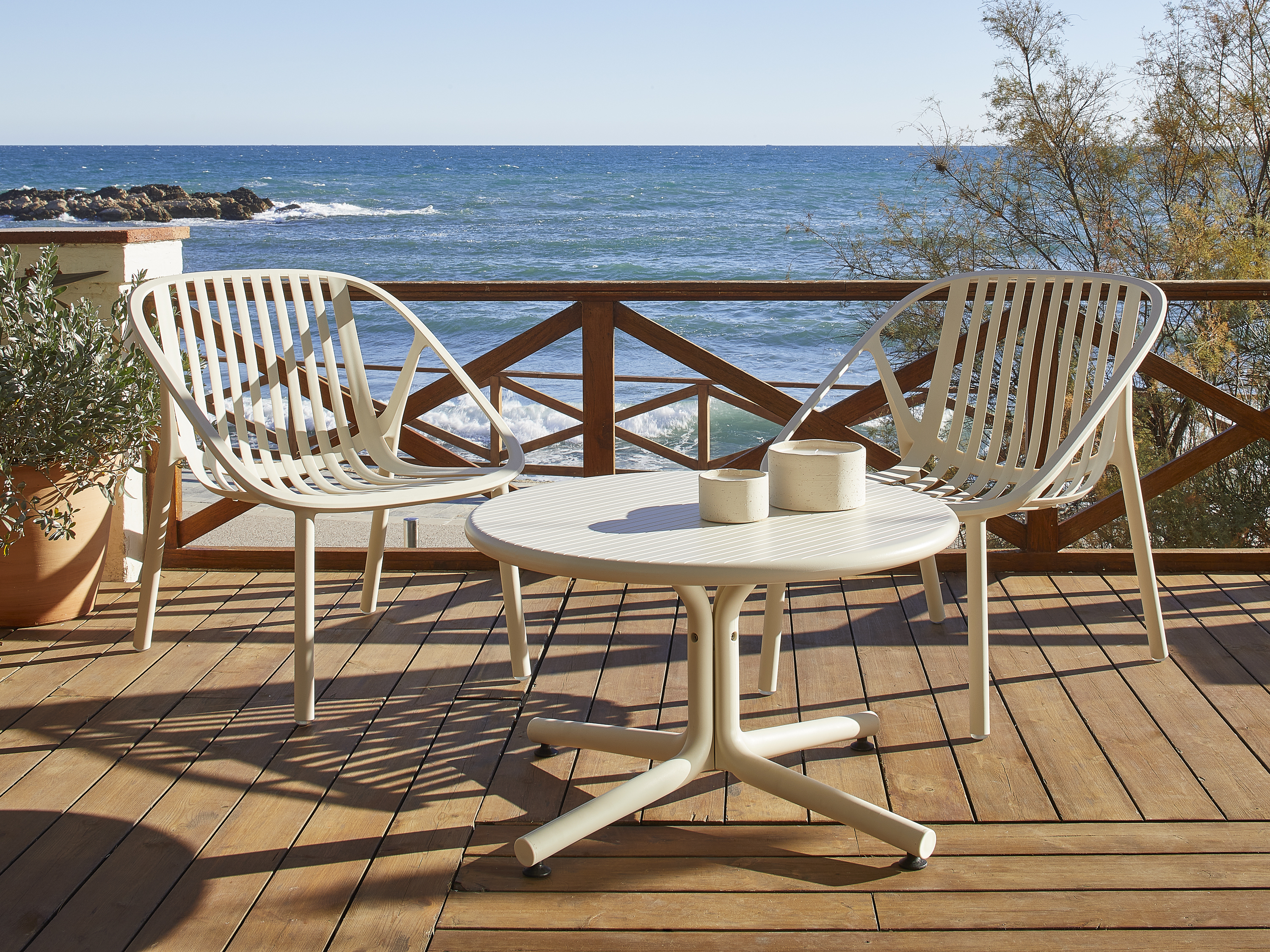 Mesa Bini Lounge