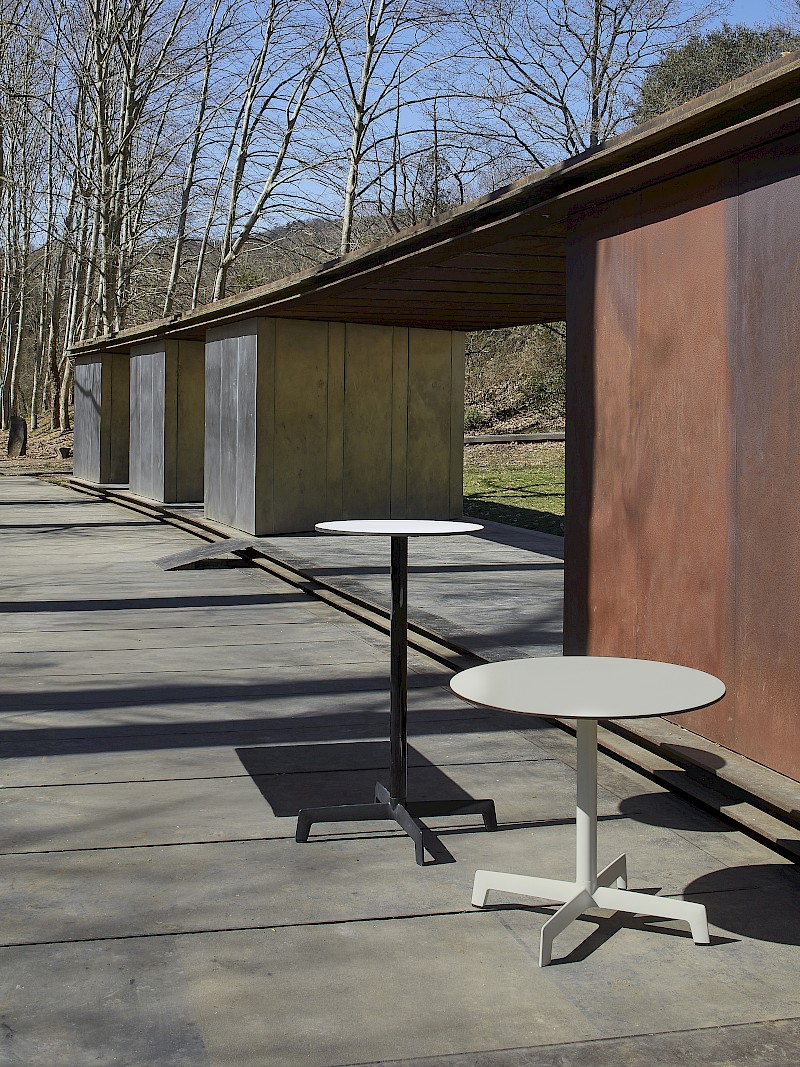 fix 69dd00245cd3b 06132 02208 sputnik mesa marfil sputnik mesa pie alto blanca base negra