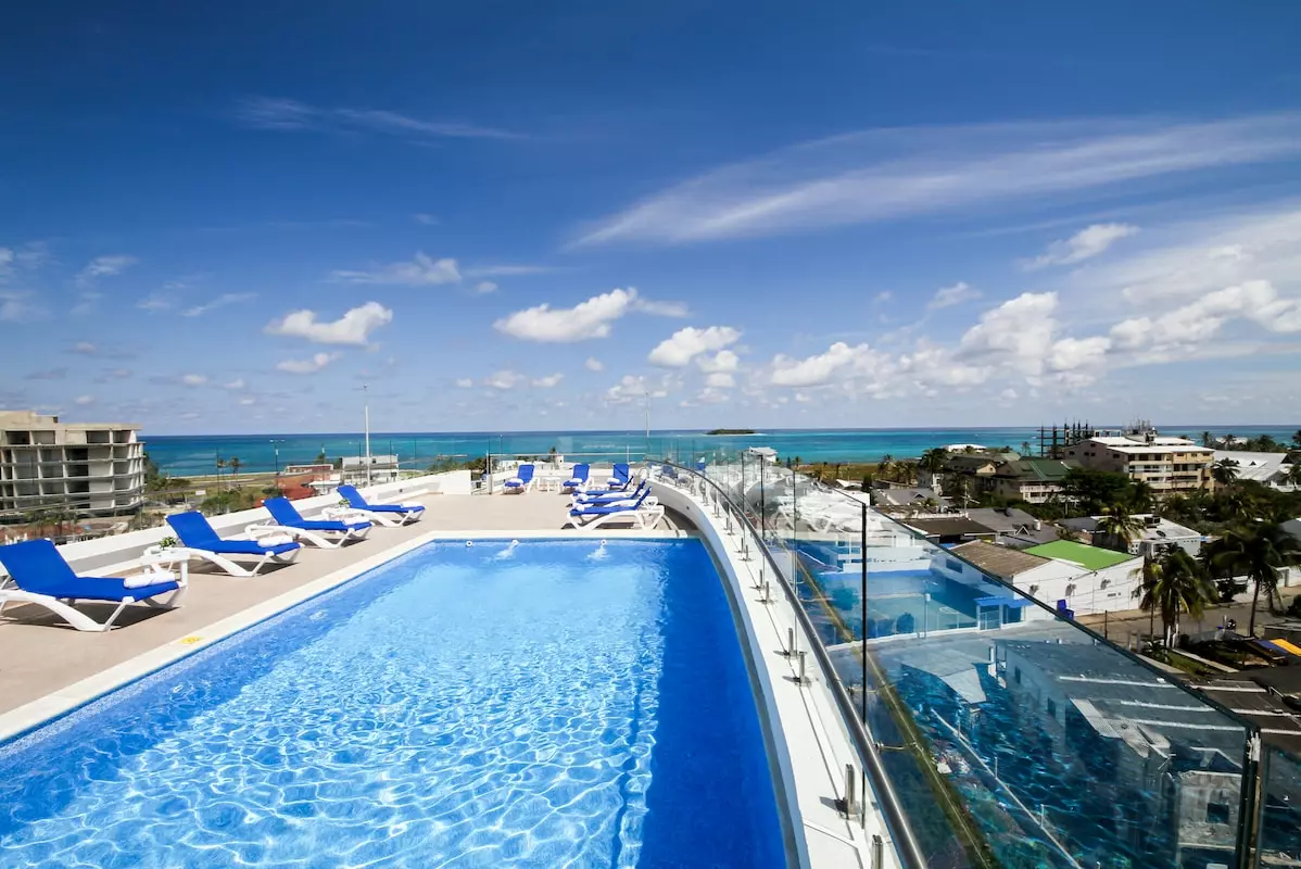 Hotel Azure Lofts & Pool