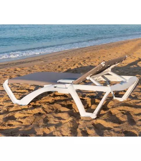Tumbona Marina Beach Club
