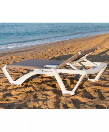 Tumbona Marina Beach Club